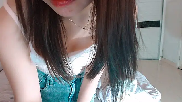 Snapshot of -Lucky_Girl chatting on 06/03/26, 02:25 -Lucky Girl online show from 06/03/26, 02:25