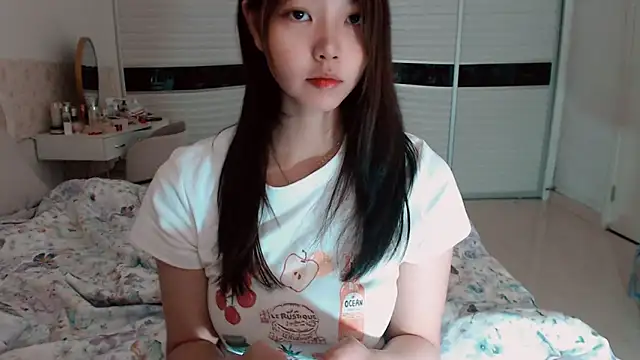 Snapshot of -Lucky_Girl chatting on 06/04/26, 01:22 -Lucky Girl online show from 06/04/26, 01:22