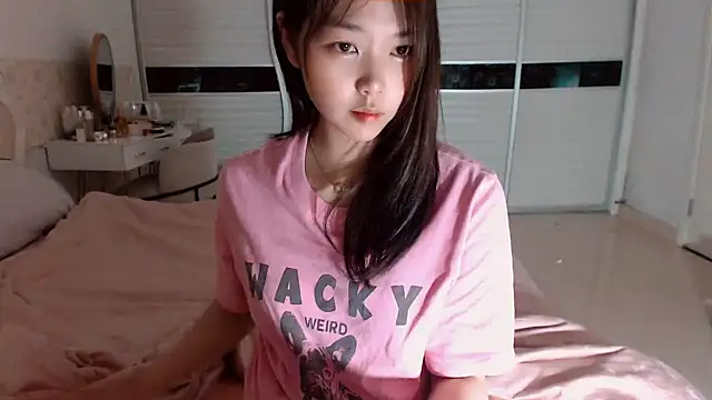 Snapshot of -Lucky_Girl chatting on 06/08/26, 02:06 -Lucky Girl online show from 06/08/26, 02:06