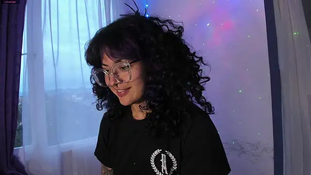 Snapshot of witchviolet chatting on 01/03/25, 10:51 witchviolet online show from 01/03/25, 10:51