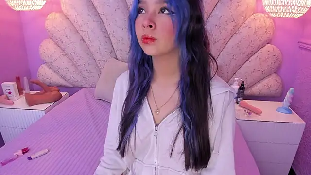 chloe watson  online show from 12/21/24, 08:43