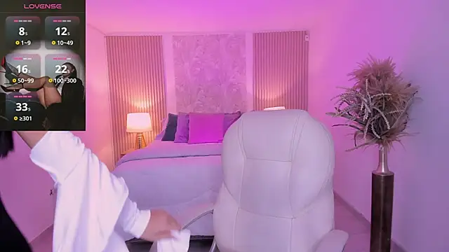 Snapshot of Antonella_Grayy chatting on 11/06/25, 11:00 Antonella Grayy online show from 11/06/25, 11:00