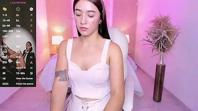 Snapshot of Antonella_Grayy chatting on 11/11/25, 11:10 Antonella Grayy online show from 11/11/25, 11:10