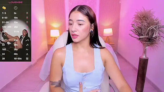 Snapshot of Antonella_Grayy chatting on 12/01/25, 11:04 Antonella Grayy online show from 12/01/25, 11:04