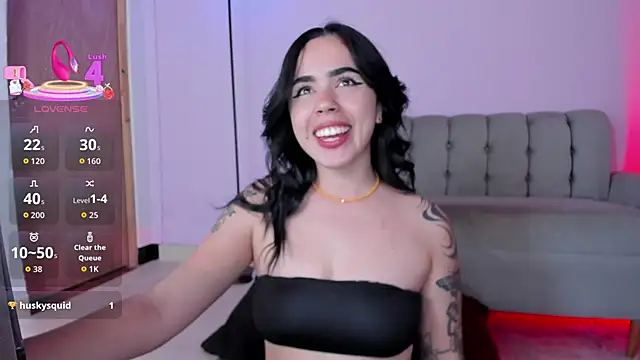 Snapshot of zoe6x chatting on 10/28/25, 02:20 zoe6x online show from 10/28/25, 02:20