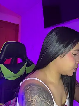 leila 22 online show from 10/08/25, 07:17