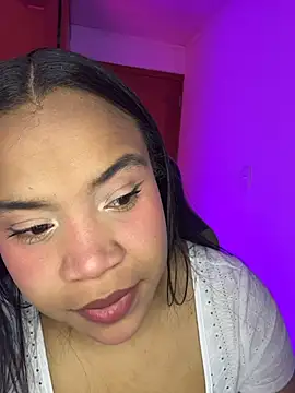 leila 22 online show from 10/25/25, 08:22