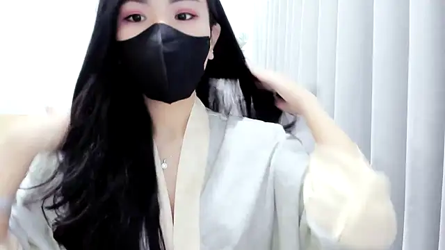 Snapshot of Lita-Julia chatting on 11/20/25, 08:30 Lita-Julia online show from 11/20/25, 08:30