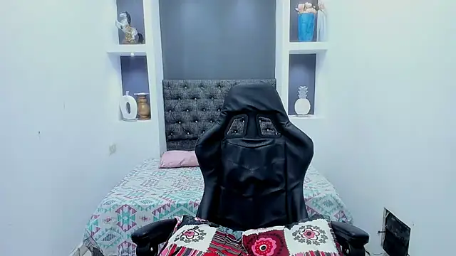 KatrinaQueen1 online show from 01/12/25, 03:17