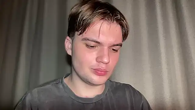 Snapshot of superfluboy_ chatting on 02/14/25, 07:12 superfluboy online show from 02/14/25, 07:12