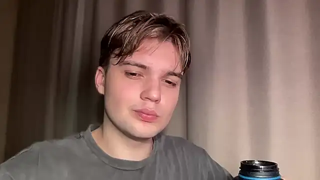 Snapshot of superfluboy_ chatting on 02/24/25, 07:09 superfluboy online show from 02/24/25, 07:09