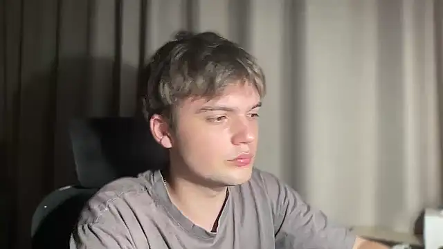 Snapshot of superfluboy_ chatting on 09/10/25, 04:07 superfluboy online show from 09/10/25, 04:07