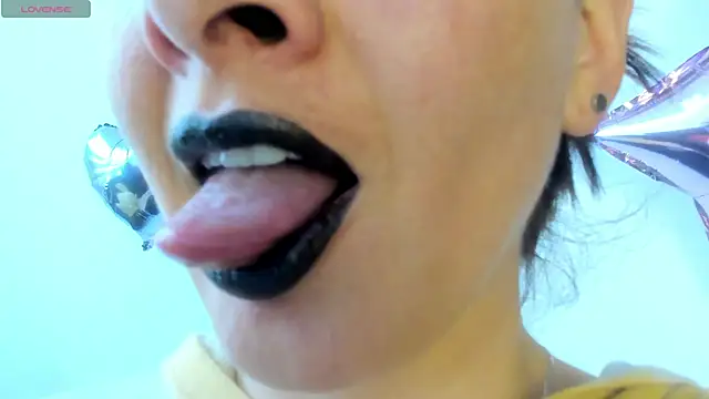 queen fetish online show from 05/27/26, 07:00