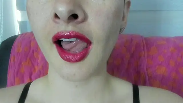 queen fetish online show from 06/25/26, 04:00