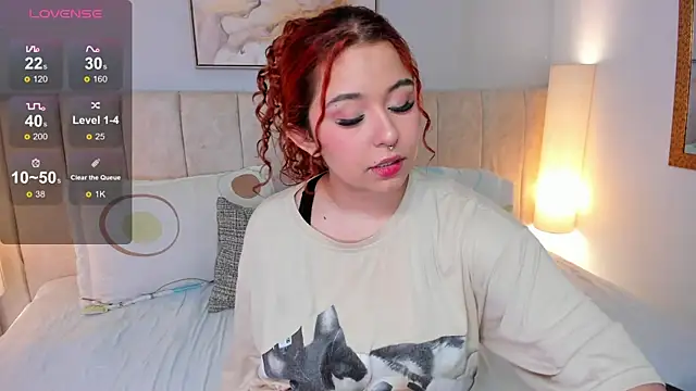 Snapshot of Atenea_cuteee chatting on 09/18/25, 02:13 Atenea cuteee online show from 09/18/25, 02:13