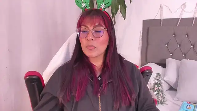 evelynjohnsoon online show from 12/14/24, 02:21