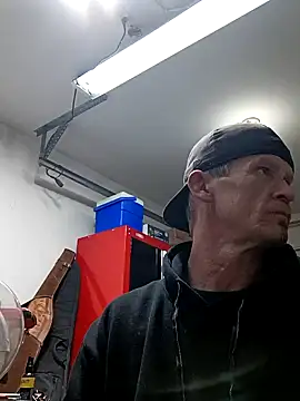 Snapshot of ironwood420 chatting on 12/20/24, 10:38 ironwood420 online show from 12/20/24, 10:38