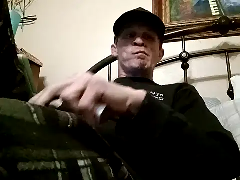 Snapshot of ironwood420 chatting on 01/09/25, 01:35 ironwood420 online show from 01/09/25, 01:35