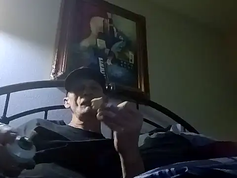 Snapshot of ironwood420 chatting on 01/31/25, 01:56 ironwood420 online show from 01/31/25, 01:56