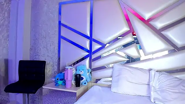 Snapshot of Miia002 chatting on 10/29/25, 04:37 Miia002 online show from 10/29/25, 04:37