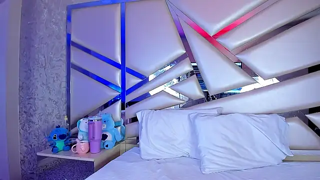 Snapshot of Miia002 chatting on 11/03/25, 03:19 Miia002 online show from 11/03/25, 03:19