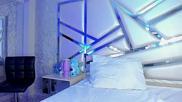 Snapshot of Miia002 chatting on 12/05/25, 03:15 Miia002 online show from 12/05/25, 03:15