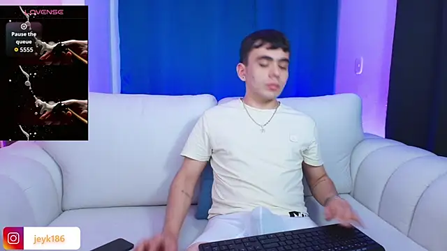 Snapshot of Jey_keler1 chatting on 11/23/25, 02:33 Jey keler1 online show from 11/23/25, 02:33