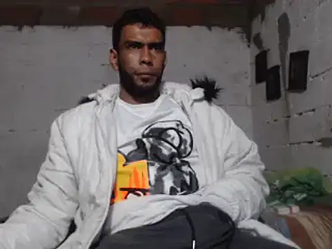 Snapshot of erik_alexander chatting on 01/15/25, 04:47 erik alexander online show from 01/15/25, 04:47
