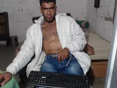 Snapshot of erik_alexander chatting on 02/08/25, 12:28 erik alexander online show from 02/08/25, 12:28