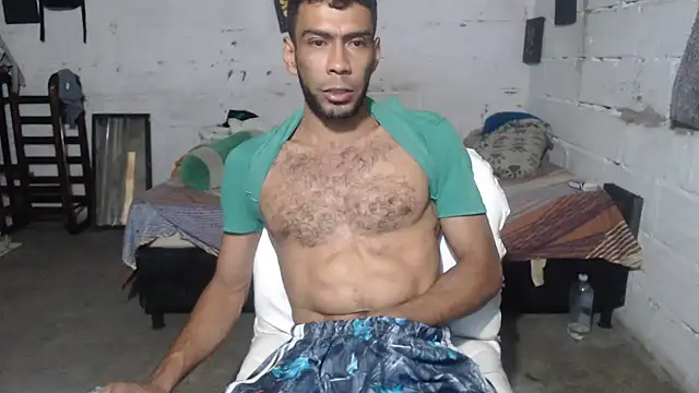 Snapshot of erik_alexander chatting on 10/23/25, 02:44 erik alexander online show from 10/23/25, 02:44