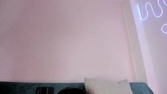 Snapshot of artmiaa chatting on 09/25/25, 12:42 artmiaa online show from 09/25/25, 12:42