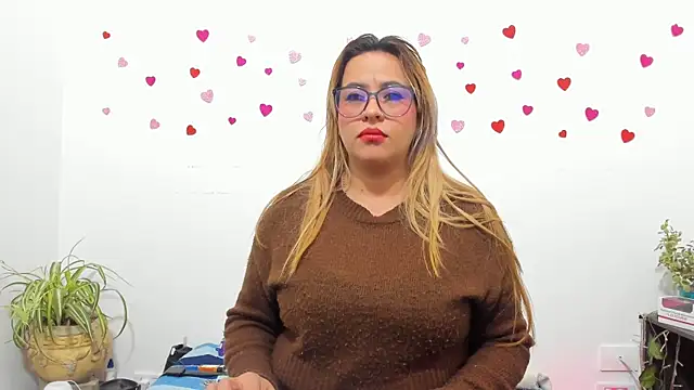 Snapshot of hazel_34 chatting on 10/04/25, 10:13 hazel 34 online show from 10/04/25, 10:13