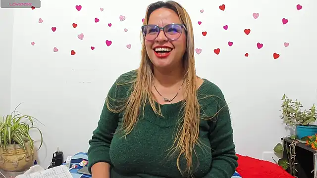 Snapshot of hazel_34 chatting on 10/05/25, 11:19 hazel 34 online show from 10/05/25, 11:19