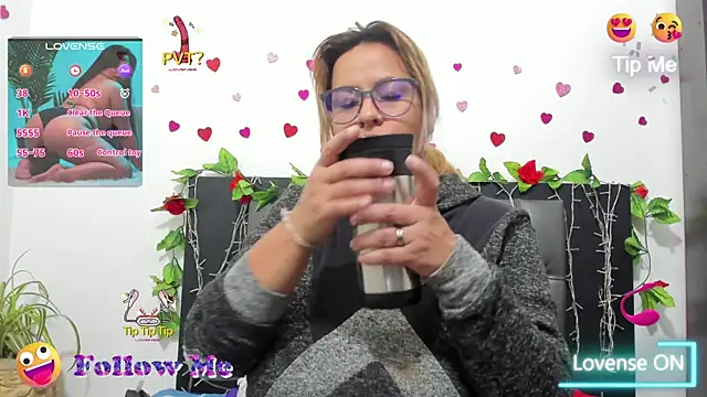 Snapshot of hazel_34 chatting on 10/10/25, 09:52 hazel 34 online show from 10/10/25, 09:52