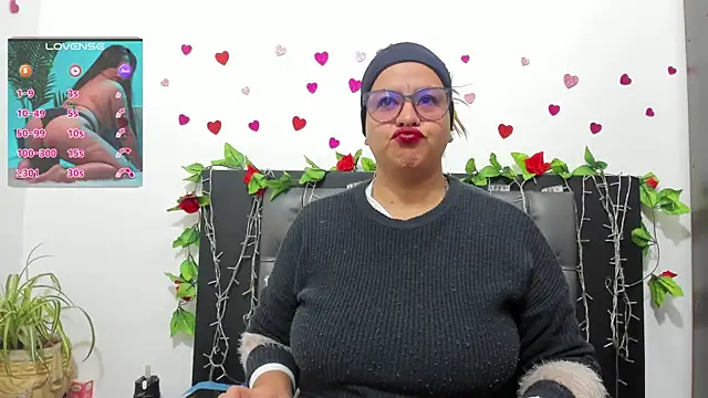 Snapshot of hazel_34 chatting on 10/12/25, 10:25 hazel 34 online show from 10/12/25, 10:25