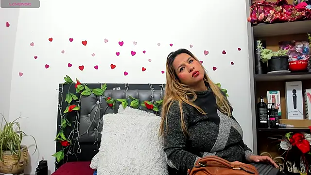 Snapshot of hazel_34 chatting on 10/26/25, 08:20 hazel 34 online show from 10/26/25, 08:20