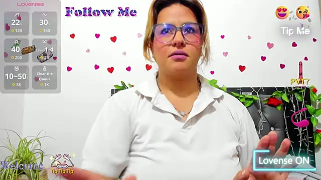 Snapshot of hazel_34 chatting on 11/19/25, 08:36 hazel 34 online show from 11/19/25, 08:36