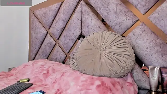 Snapshot of Jennalove_ chatting on 01/21/25, 12:57 Jennalove online show from 01/21/25, 12:57