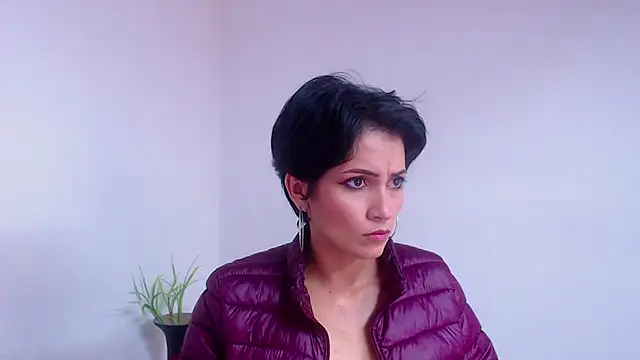 Snapshot of Hannaaaa__ chatting on 12/18/24, 04:28 Hannaaaa online show from 12/18/24, 04:28