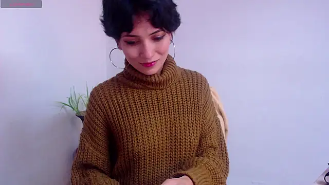Snapshot of Hannaaaa__ chatting on 12/19/24, 04:35 Hannaaaa online show from 12/19/24, 04:35