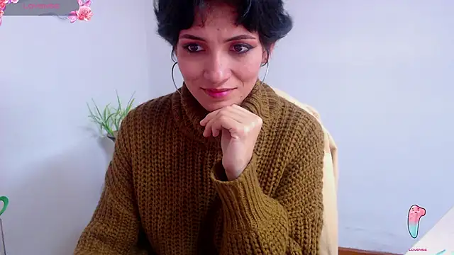 Snapshot of Hannaaaa__ chatting on 12/19/24, 09:28 Hannaaaa online show from 12/19/24, 09:28
