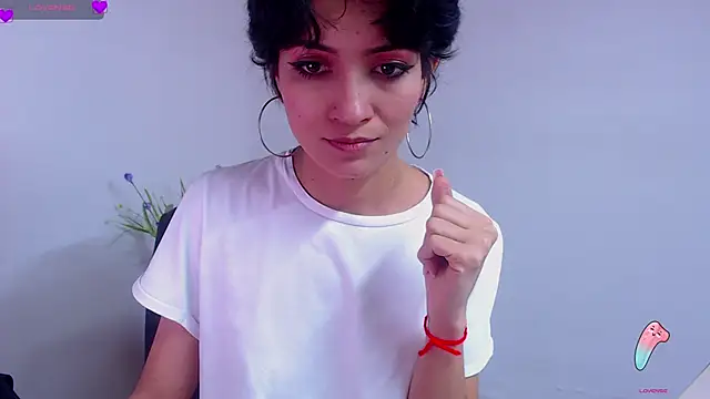 Snapshot of Hannaaaa__ chatting on 01/30/25, 05:06 Hannaaaa online show from 01/30/25, 05:06