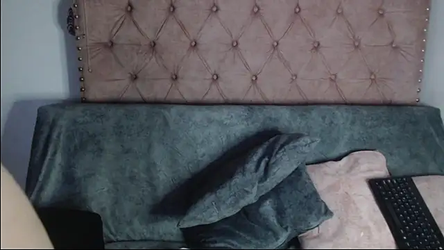 missbella1 online show from 10/15/25, 08:42