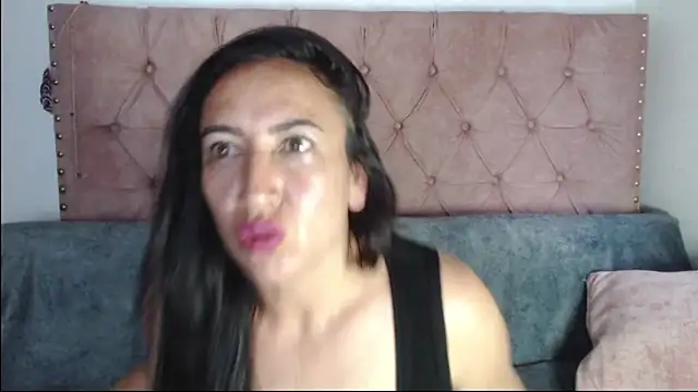 missbella1 online show from 10/16/25, 08:54