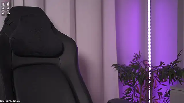 BellaGiaxx online show from 10/30/25, 03:57