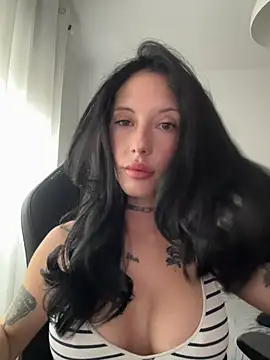 BellaGiaxx online show from 12/02/25, 10:42