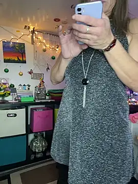 TrenaAnne online show from 12/31/24, 11:28
