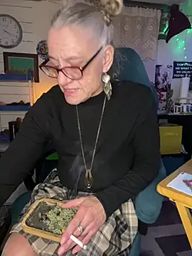 TrenaAnne online show from 01/30/25, 02:06