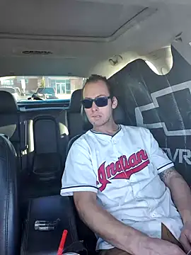 Snapshot of cdressupdiva chatting on 12/17/24, 03:17 cdressupdiva online show from 12/17/24, 03:17