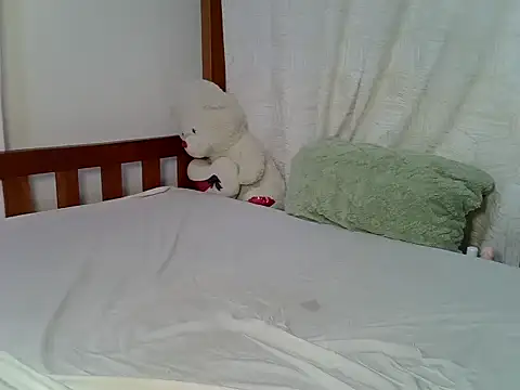 Snapshot of pretty_leila2 chatting on 04/16/26, 08:42 pretty leila2 online show from 04/16/26, 08:42